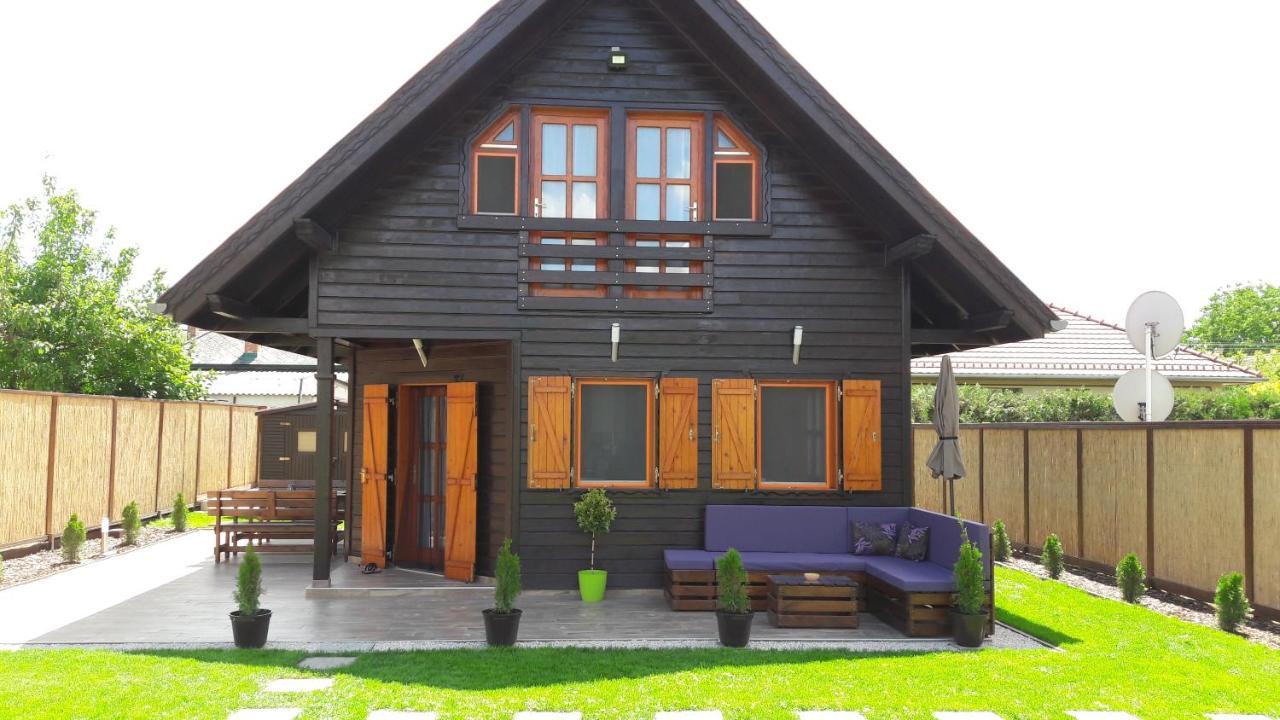 Villa Velence Korzo Pihenohaz à Kapolnasnyek Extérieur photo